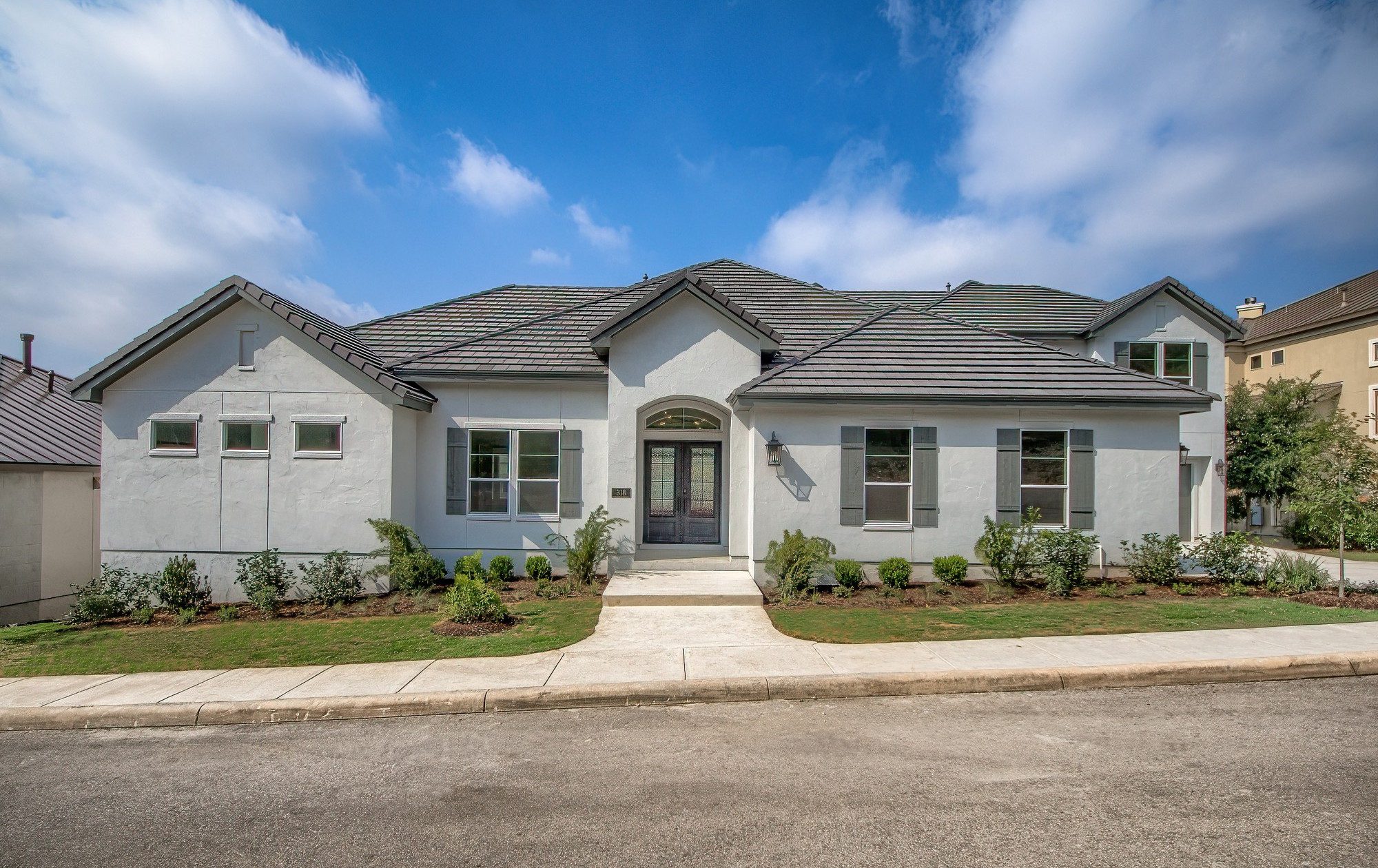 318-majestic-bluff-1